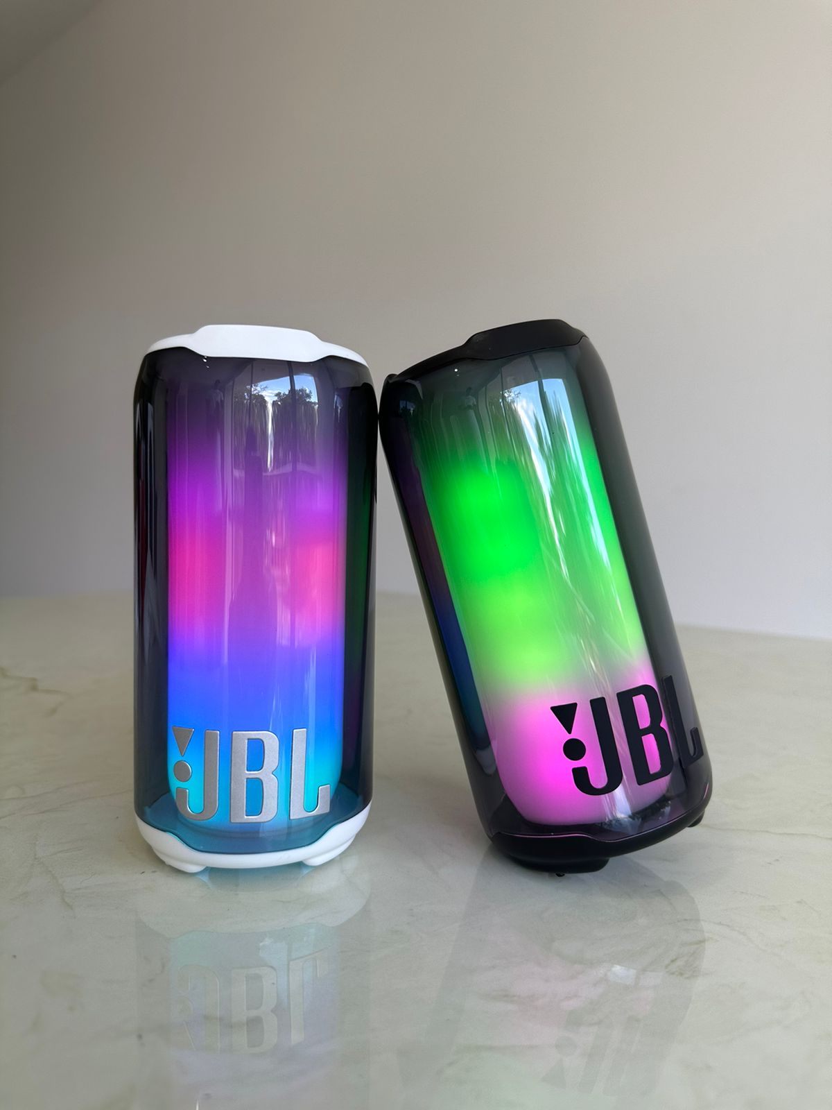 Parlante JBL PULSE 5 Color NEGRO