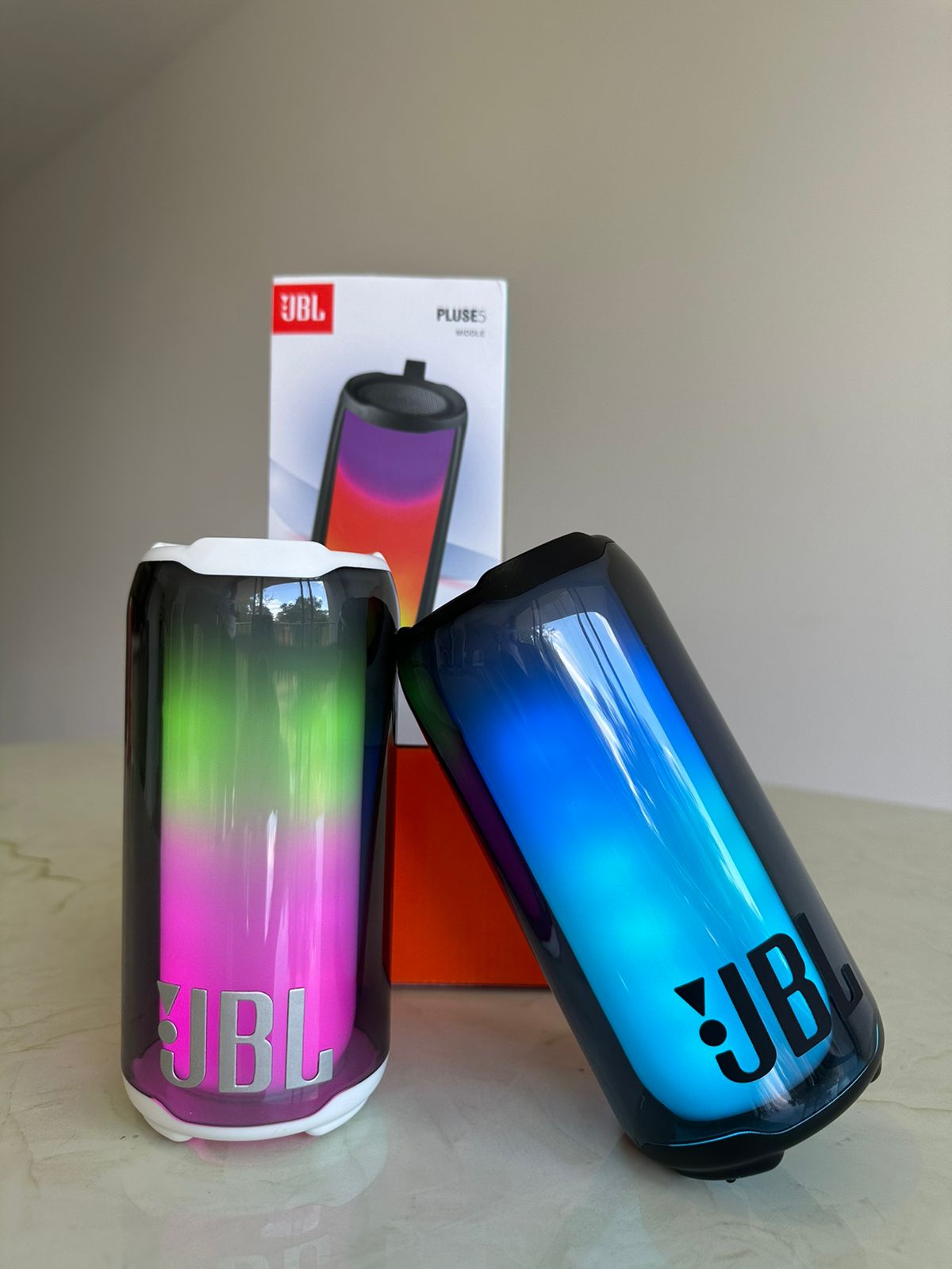 Parlante JBL PULSE 5 Color NEGRO